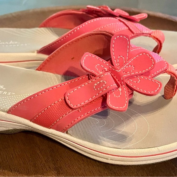 Clarks Coral/Pink Flower Sandals - Picture 2 of 6